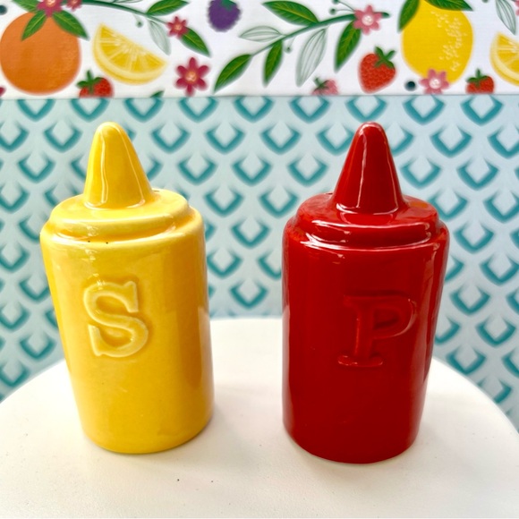 Boston Warehouse Other - Ceramic Mustard & Ketchup Squeeze Bottles Salt and Pepper Shakers Fun